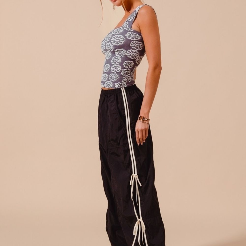 SO ME Loose Fit Jogger Pants Side Lined Black Drawstring Women's Pants sz Medium